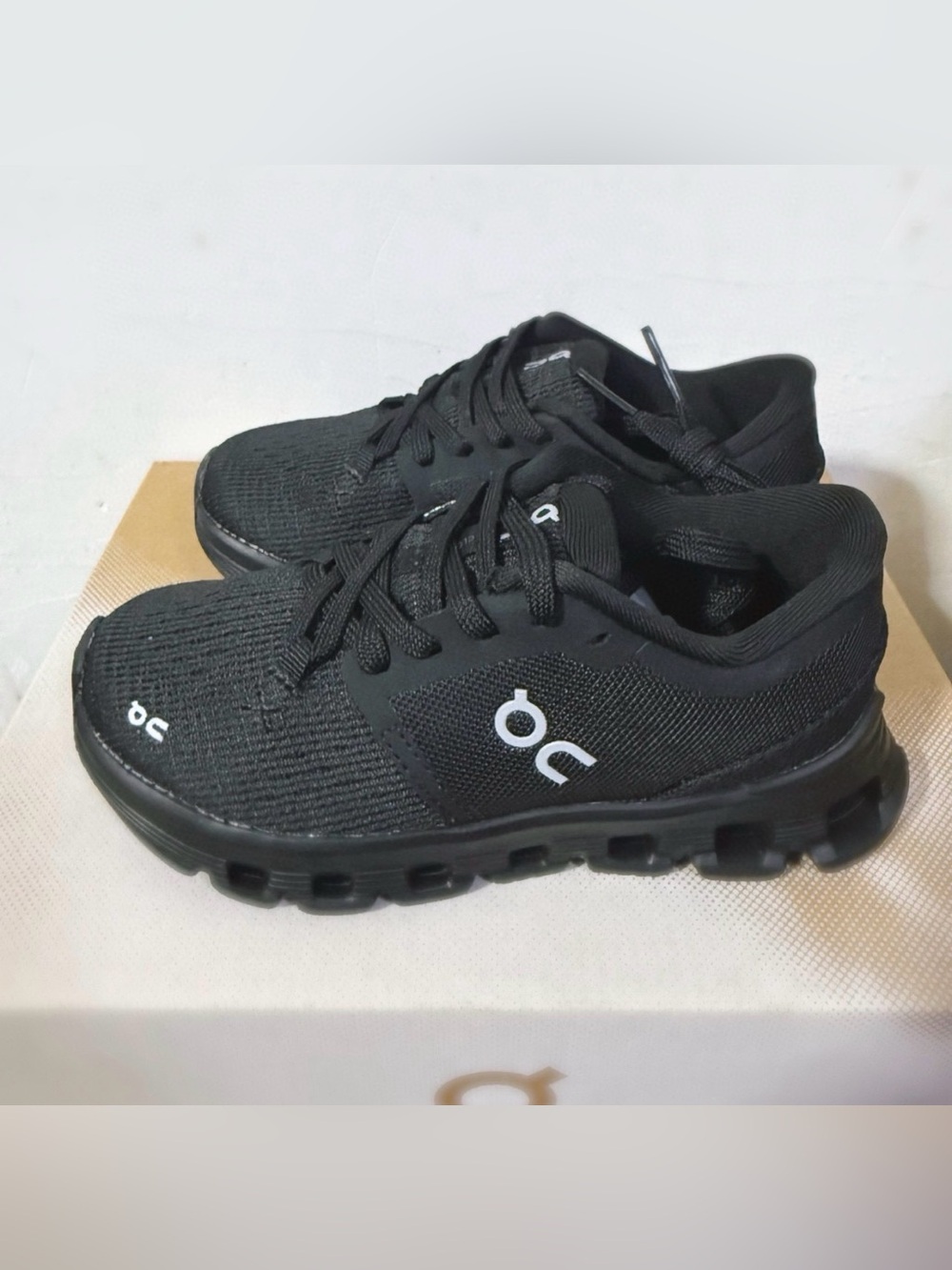 On Running Kids Cloud 6 Athletic
Shoe All - Black ๐๐ปโโ๏ธ๐๐ป(SIZE 13C) - Picture 2 of 8